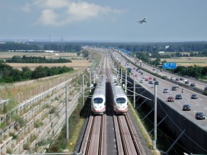 2 InterCityExpress 3-Züge (얼음 3 Baureihe 403) bei einer Parallelfahrt auf der Schnellfahrstrecke Köln Rhein/주요 anlässlich der Eröffnung AM 25.07.2002;
